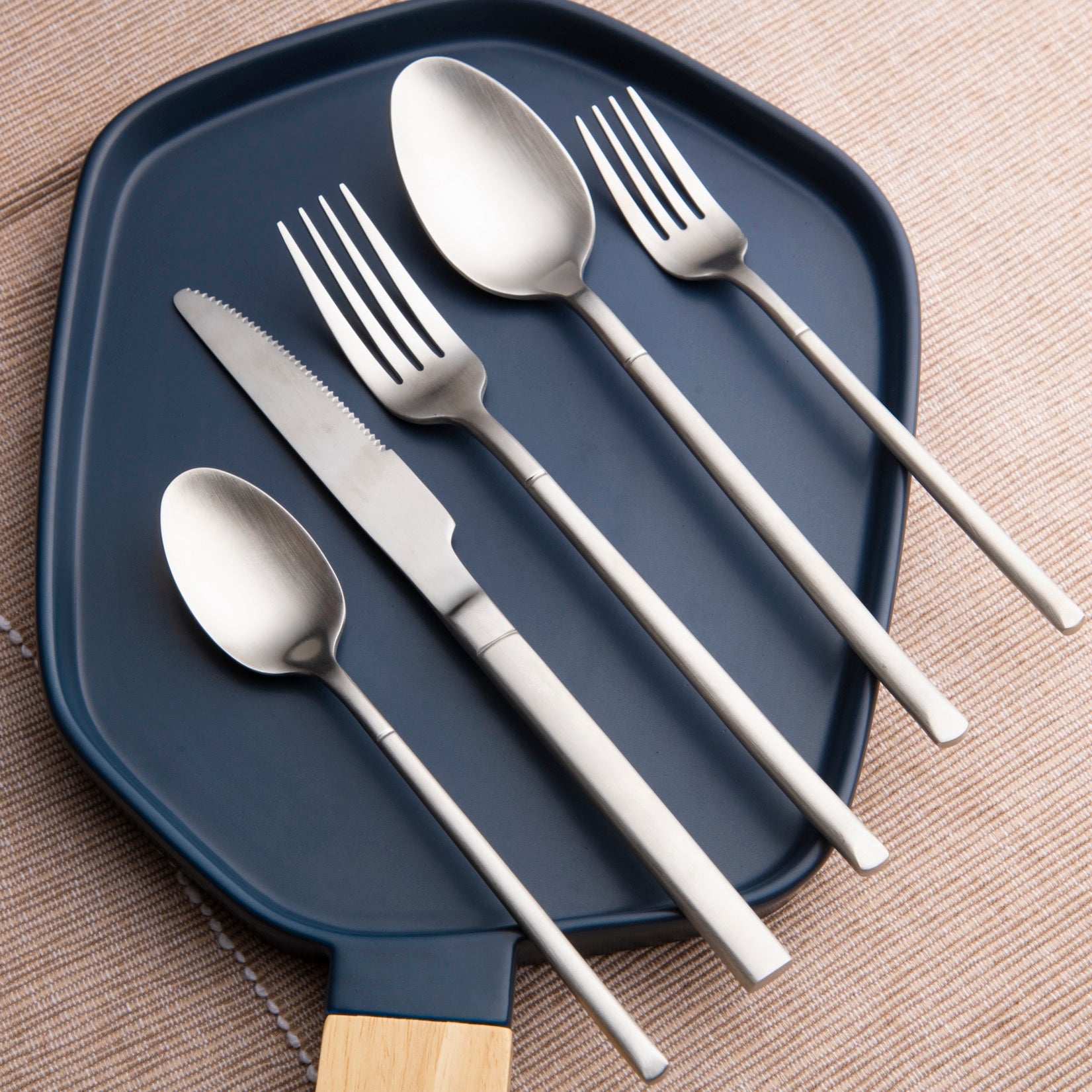 Modern Noir Cutlery Set of 5