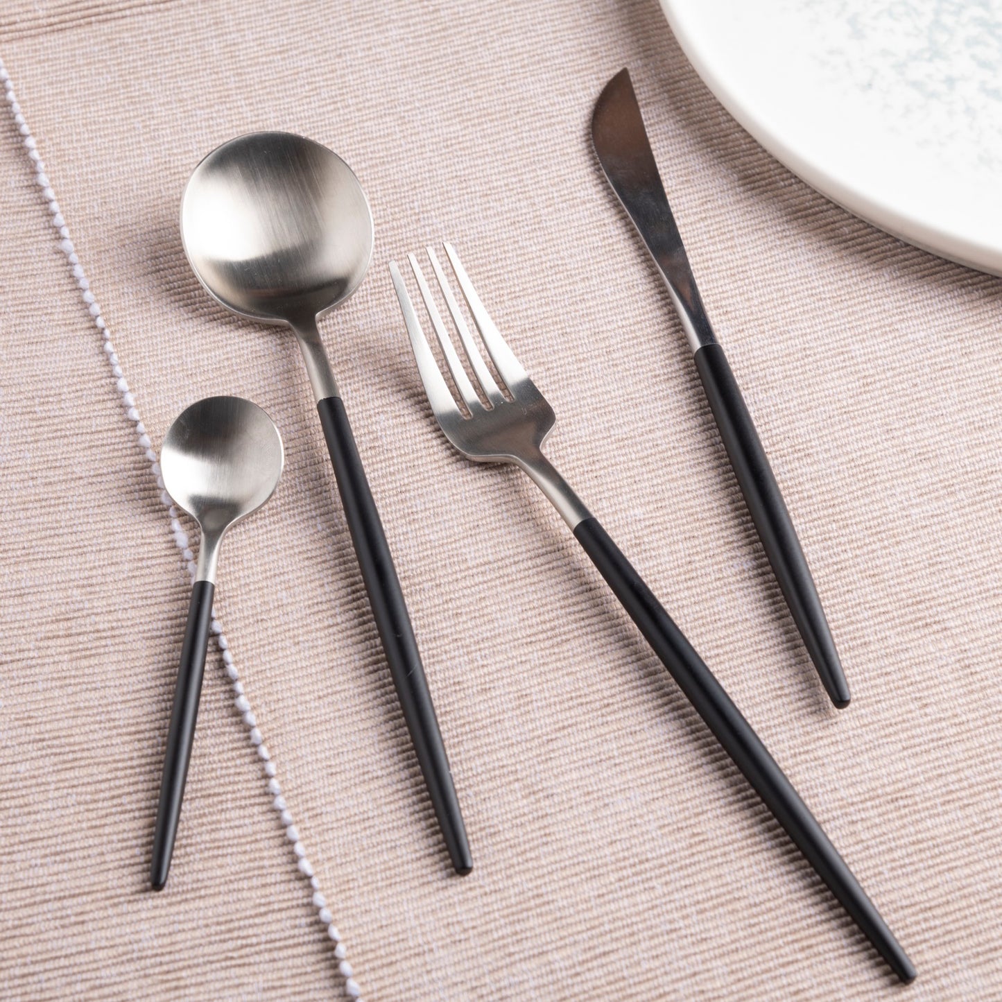 Manhattan Mood - Black Silver Cutlery Set of 4