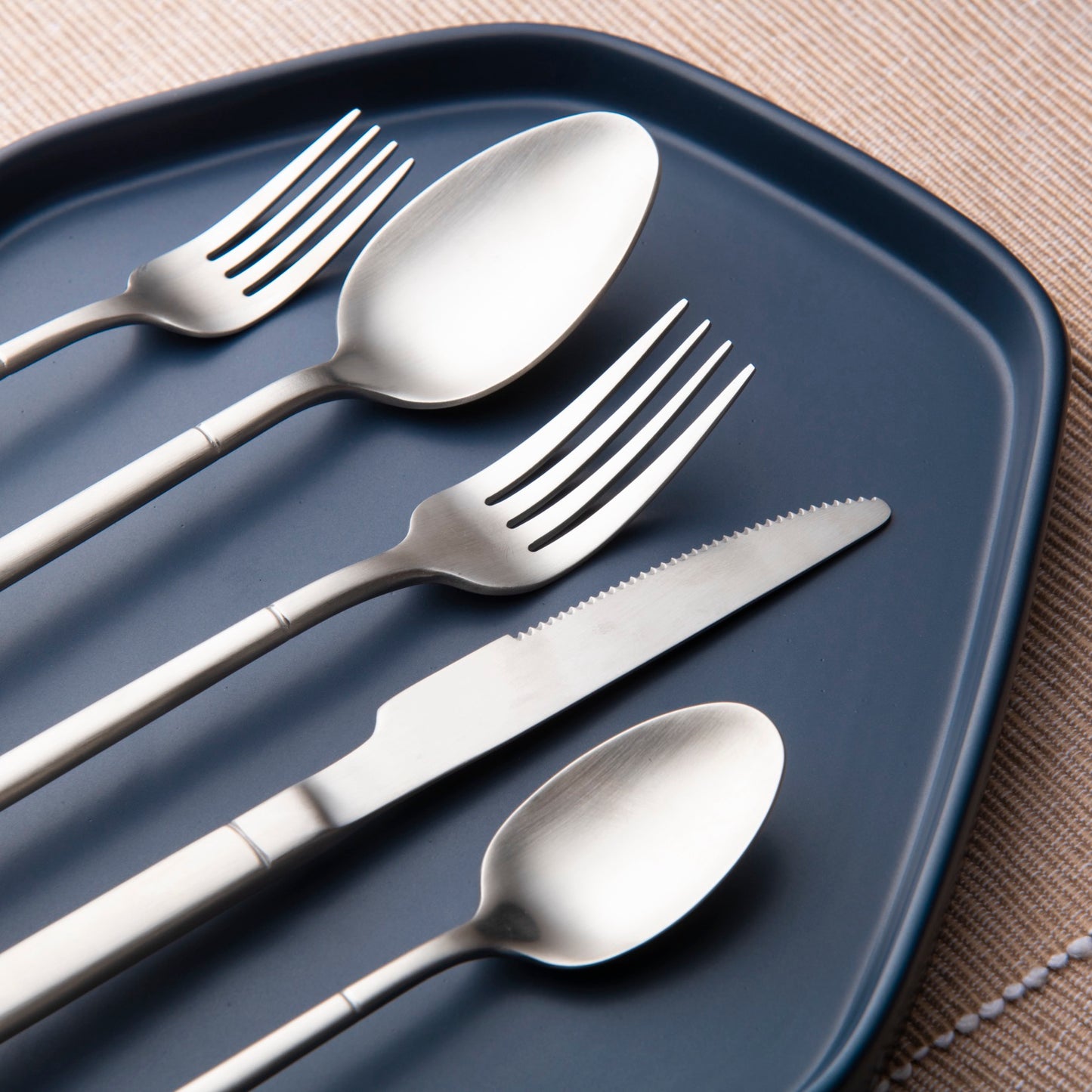 Modern Noir Cutlery Set of 5